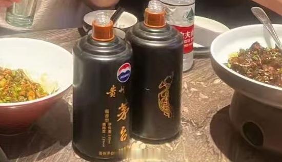 大家好像都在说，“欲买桂花同载酒，终不似，少年游。”好像每一个人都很怀念过去，可
