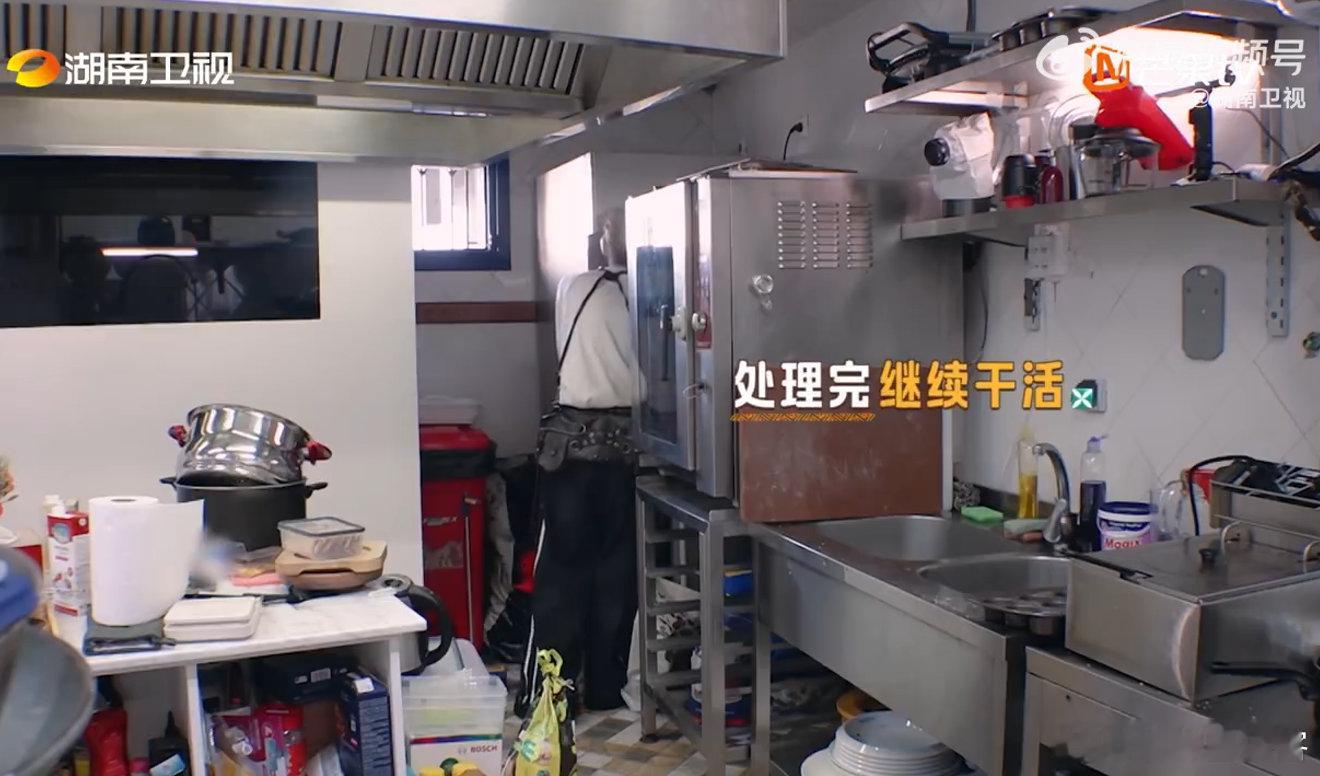 丁禹兮[超话]终于有人看穿了丁禹兮的逞强丁禹兮颠锅帅我一脸中餐厅丁禹兮独自在后厨