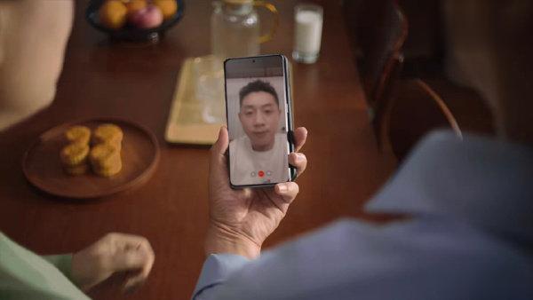 #让陪伴更有欣# 今天国庆节，你们有没有送出你们的走心礼物？来看看许昕送出的礼物