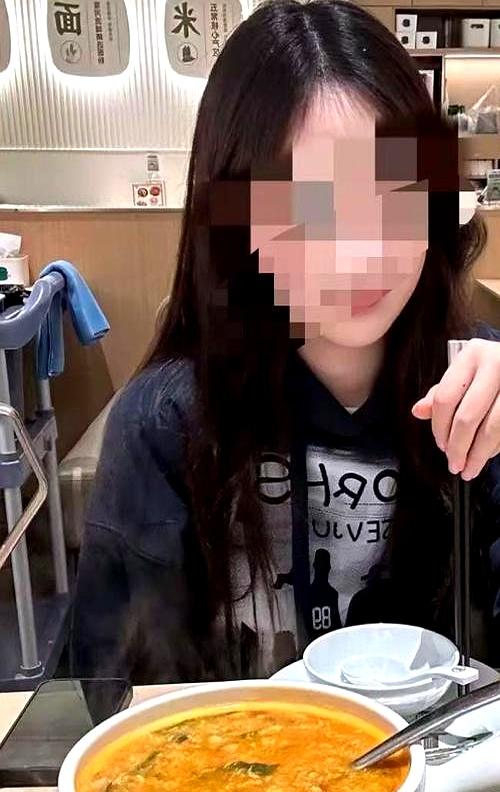 相亲饭局最怕啥？
不是没话题，也不是菜不好吃，而是吃完一结账，场面直接翻车。
2