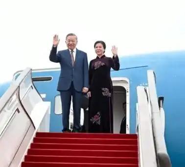 阵仗罕见！越南一把手带齐高官访华，藏着三重关键考量


越南新任领导人苏林上任后