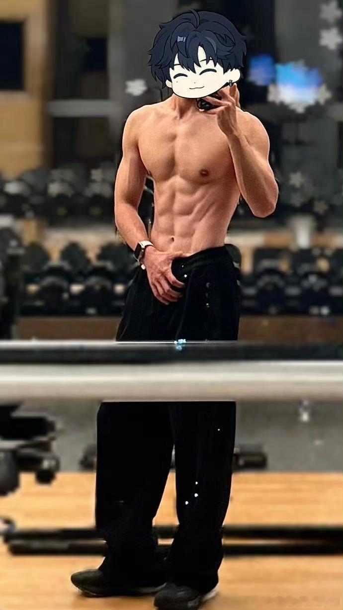 李耕耘腹肌  李耕耘腹肌～众所周知李耕耘的脸和腹肌是竞品[好爱哦]就说这个腹肌谁