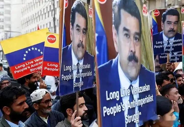 马杜罗纽约露面左腿不便，美军突袭真相浮出水面！
 
1月3日凌晨，美军对委内瑞拉