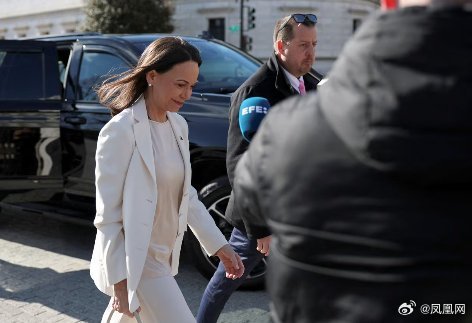 特朗普回应被赠诺奖奖章这不是天大的笑话嘛？袭击了一个主权国家，逮捕了人家的总统，