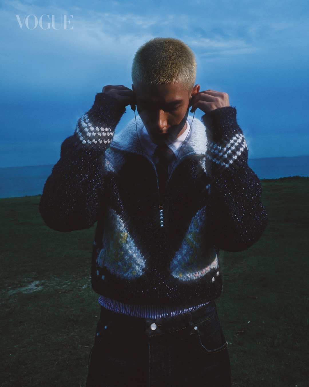 米卡首登VOGUE封面 米卡首封就是VOGUE新加坡闭年刊！这个起点和含金量太顶