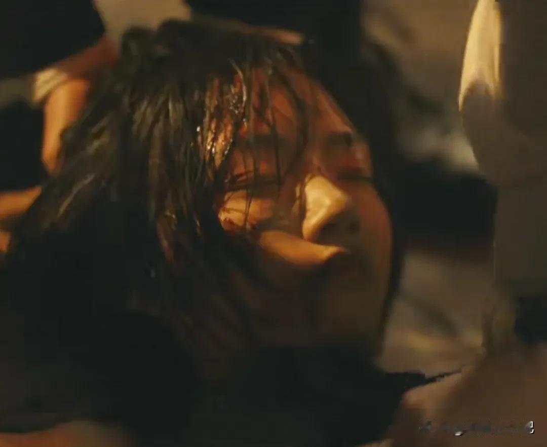 《群星闪耀时》骆珉敏斗凶手受重伤昏迷不醒，竟然还有人想将她灭口。
一直搞不清楚，