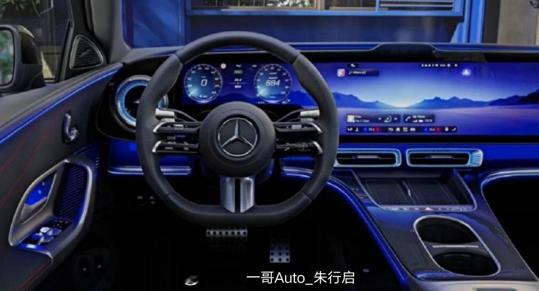 全新奔驰纯电C级轿车的内饰曝光内饰配备了大连屏的设计不过这个色调总感觉有股汽配城