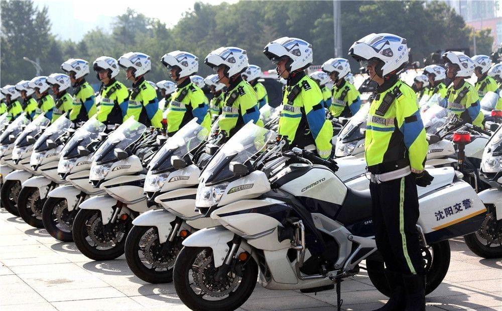 辅警值班时出现接处警失误时：

若失误是未按指令操作、疏忽大意或未及时报告所致，