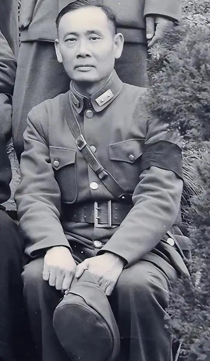 1949年，迪化警察局长刘汉东拿出一份电报，递给马呈祥看，上面写着：我们全家已到