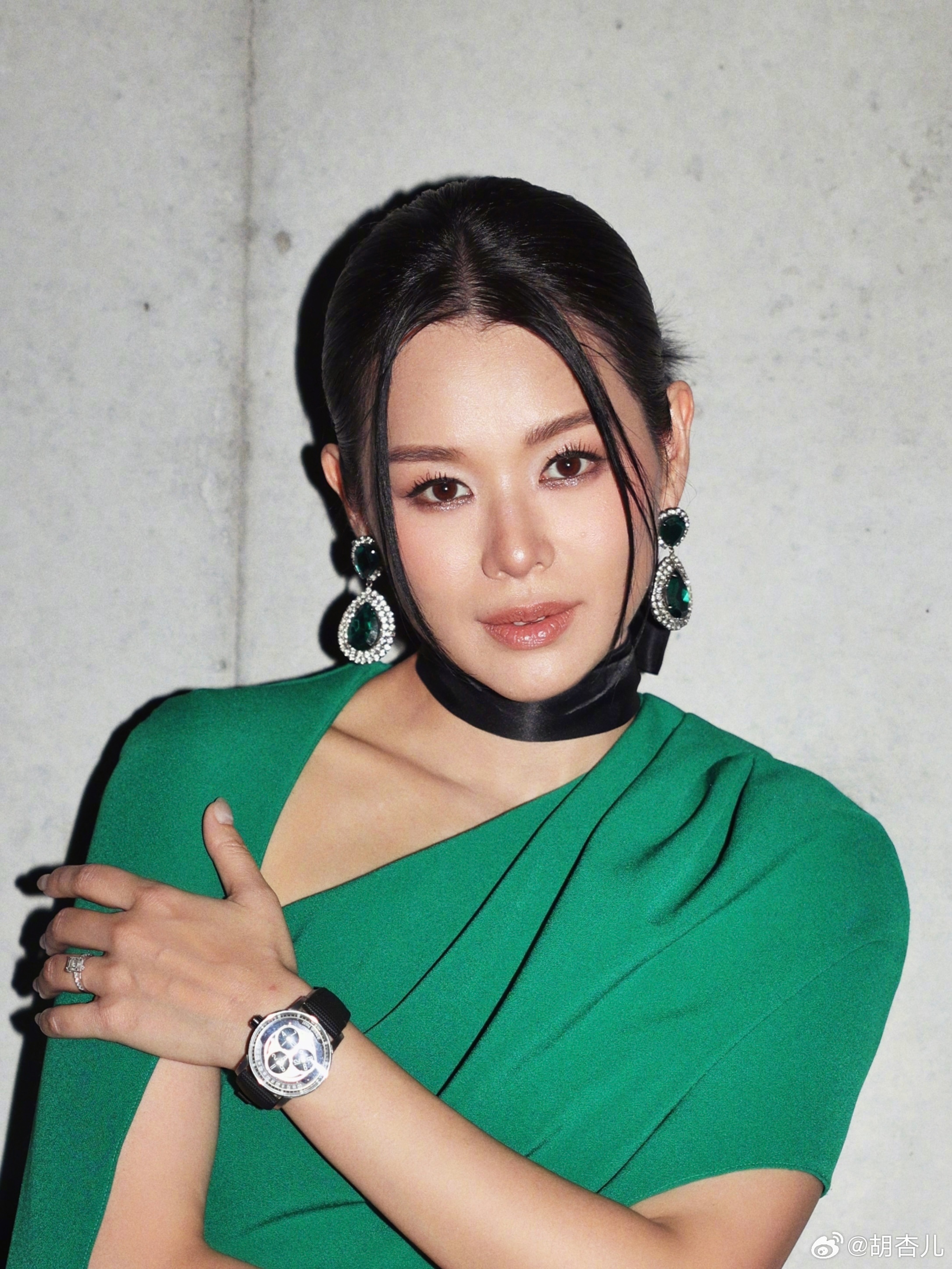 胡杏儿 👗 绿裙配黑丝 ​​​
