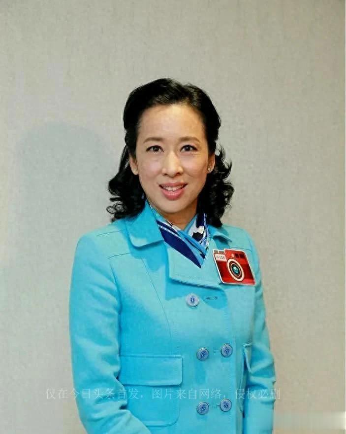 巨人深似海。这个词不仅描述了富豪家族的巨大财富，也暗示了社会的压力、家规和人际关