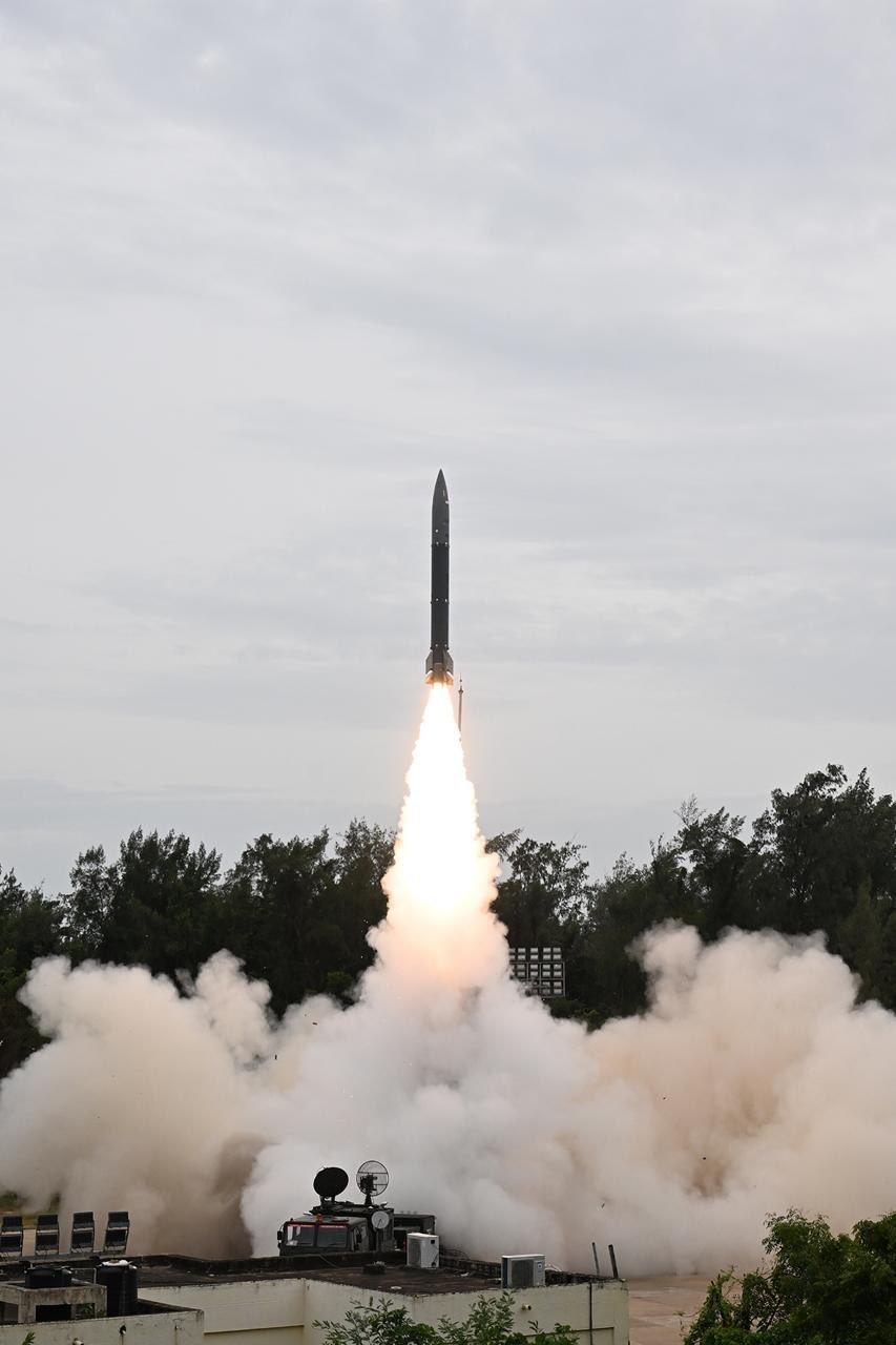 7月29日印度国防研究与发展组织(DRDO)连续进行了两次“天启”固体燃料近程战