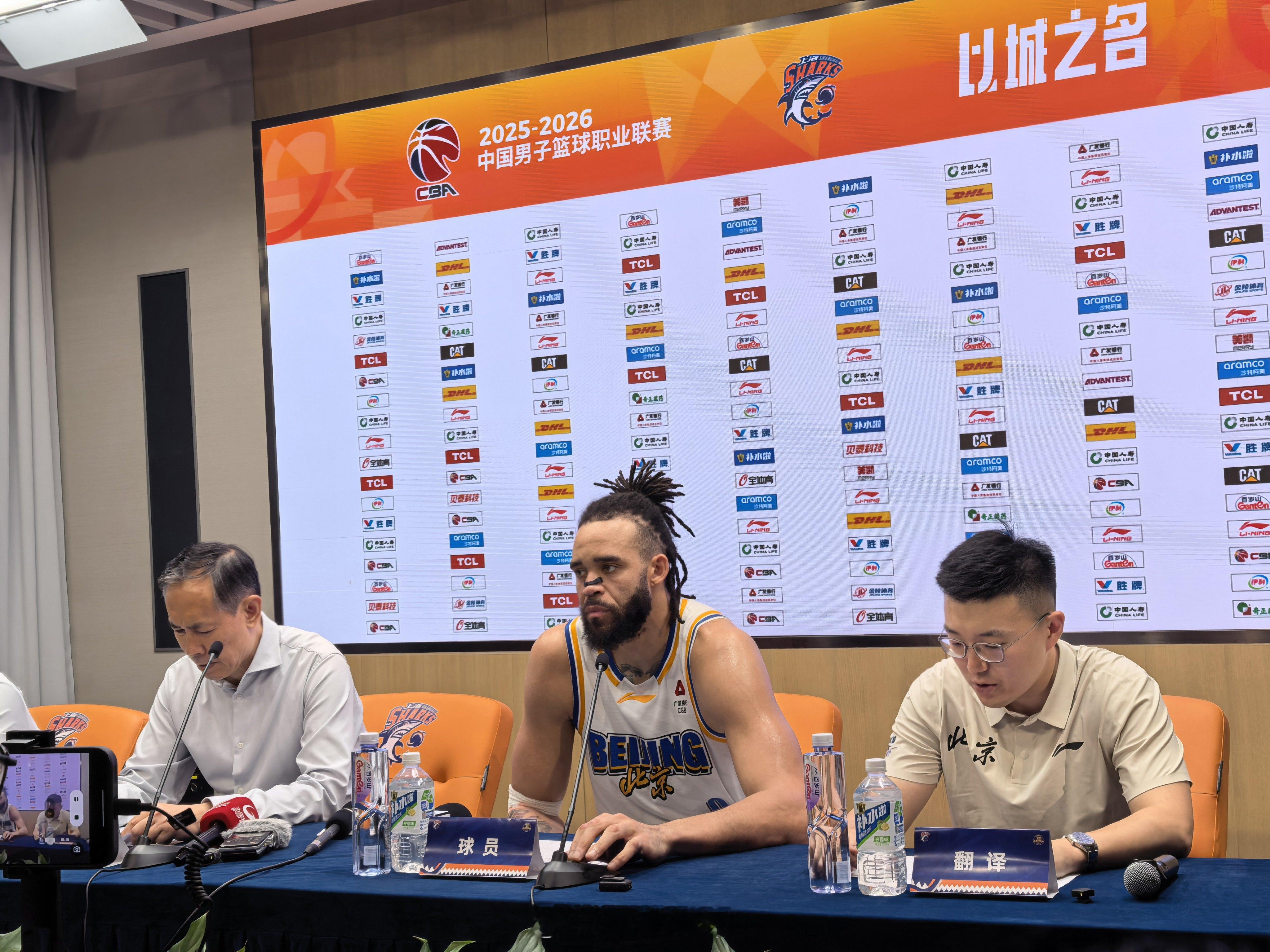 cba季后赛 许导总结，比赛输了很遗憾，球队打到最后值得肯定，不过比赛中篮板球、