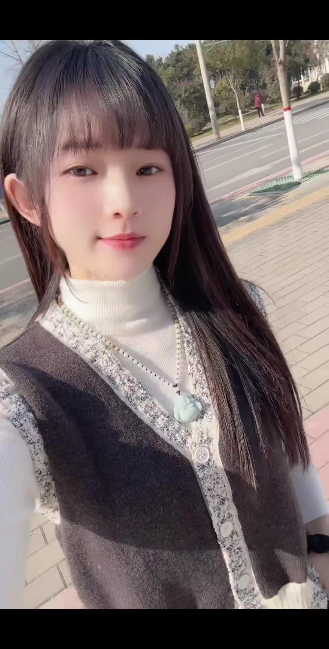 人随春好 春与人宜春天是开始，是希望，是既往不咎，是来日方长，也是好好生活