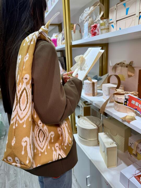 乌鲁木齐，没有一个人可从这家店空手离开。。。