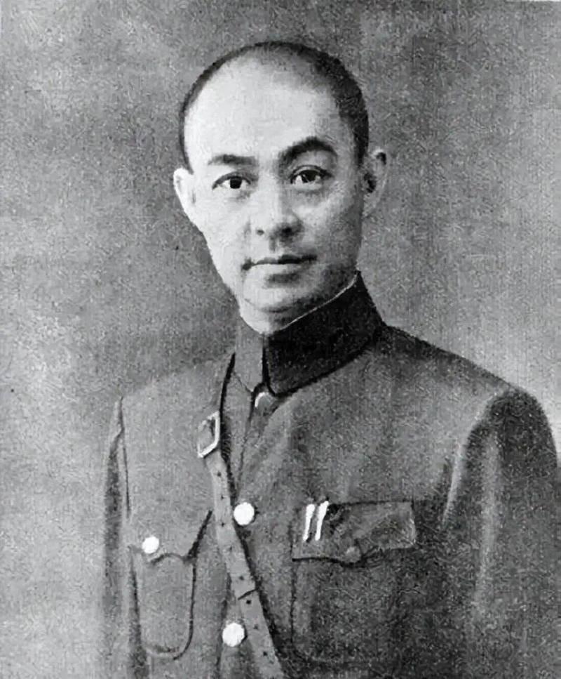 1938年春，张自忠的59军正冒雨向台儿庄方向开进，队伍忽然停了下来。

不是前