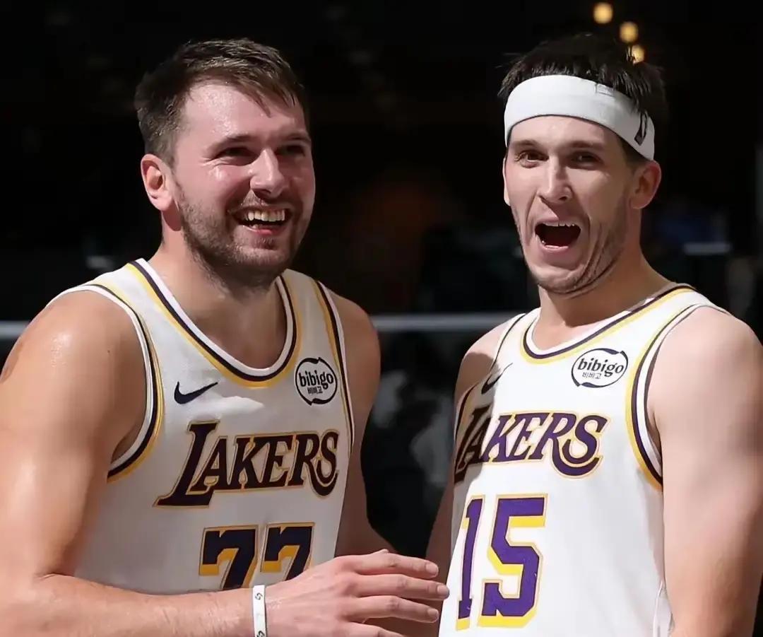 湖人赢不了火箭，问题从来不在詹姆斯，在于那该死的篮板球。
 
你看数据：火箭场均