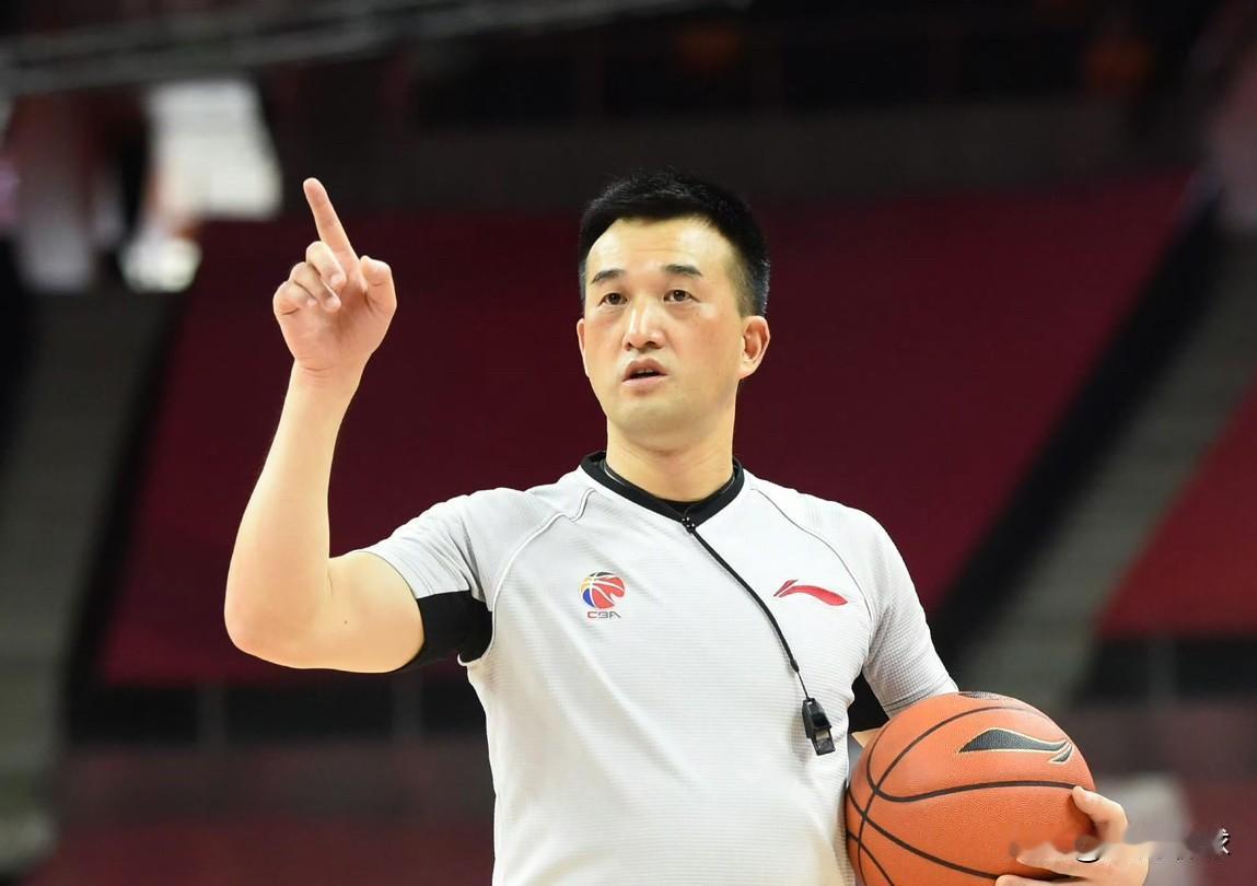 一方面这需要中国篮协拿出决心，推动顶层设计改革，比如淘汰制、晋升制。另一方面需要