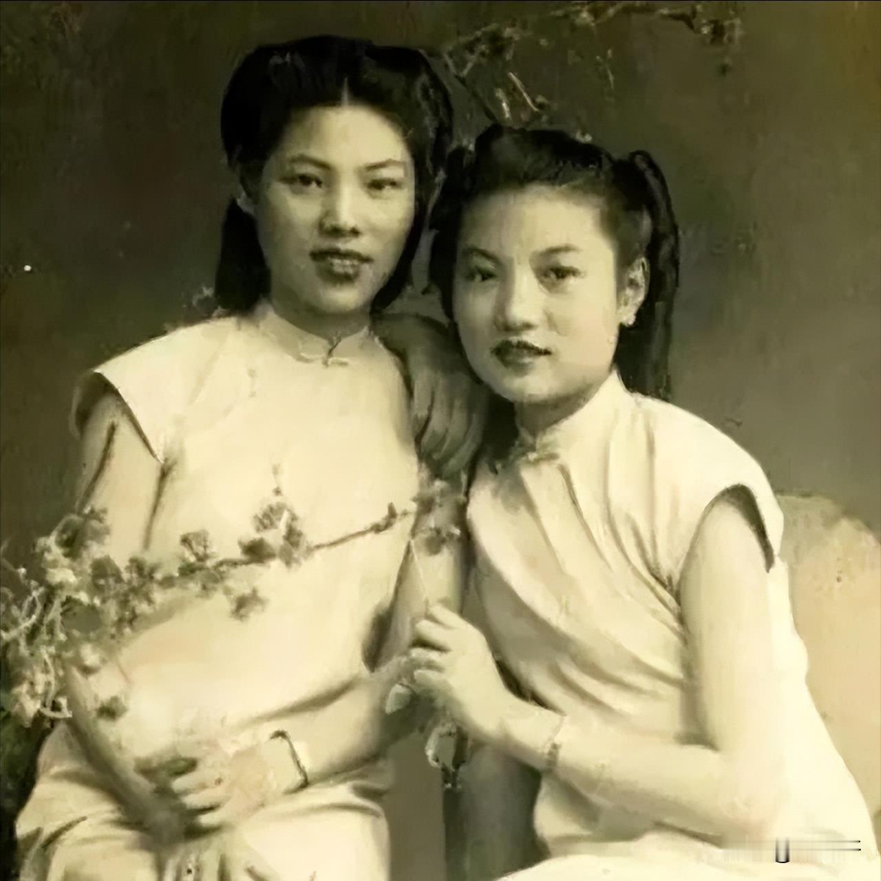日本警察粟野重吉，在火车上对一名中国老太太施暴，其他中国人不敢制止，正当他洋洋得