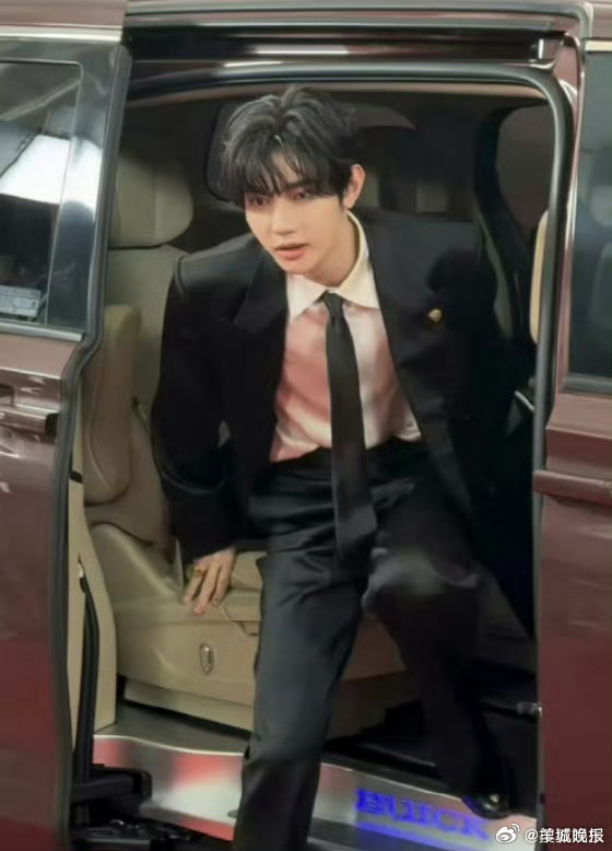 【神图第三弹合集来啦】2025正在如火如荼地进行中更多高清红毯美照敬请期待红毯之