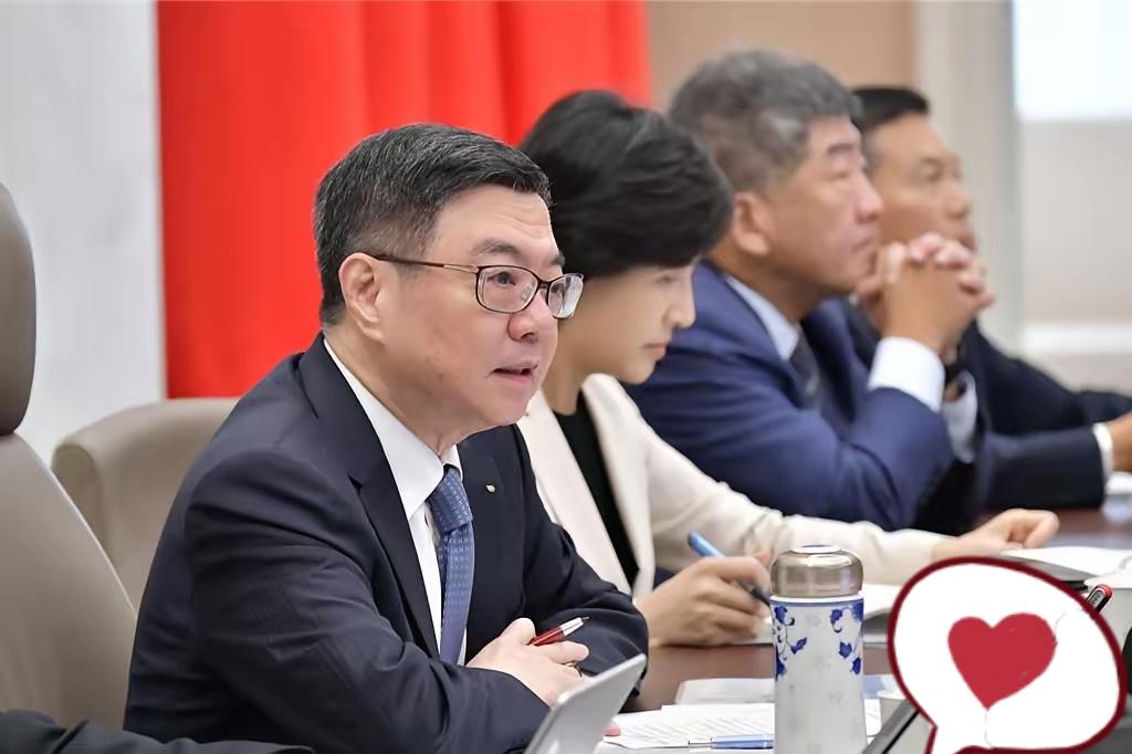 台当局修法收紧公职赴陆管控：违规最高罚1000万新台币，两岸交流受影响
 
台当