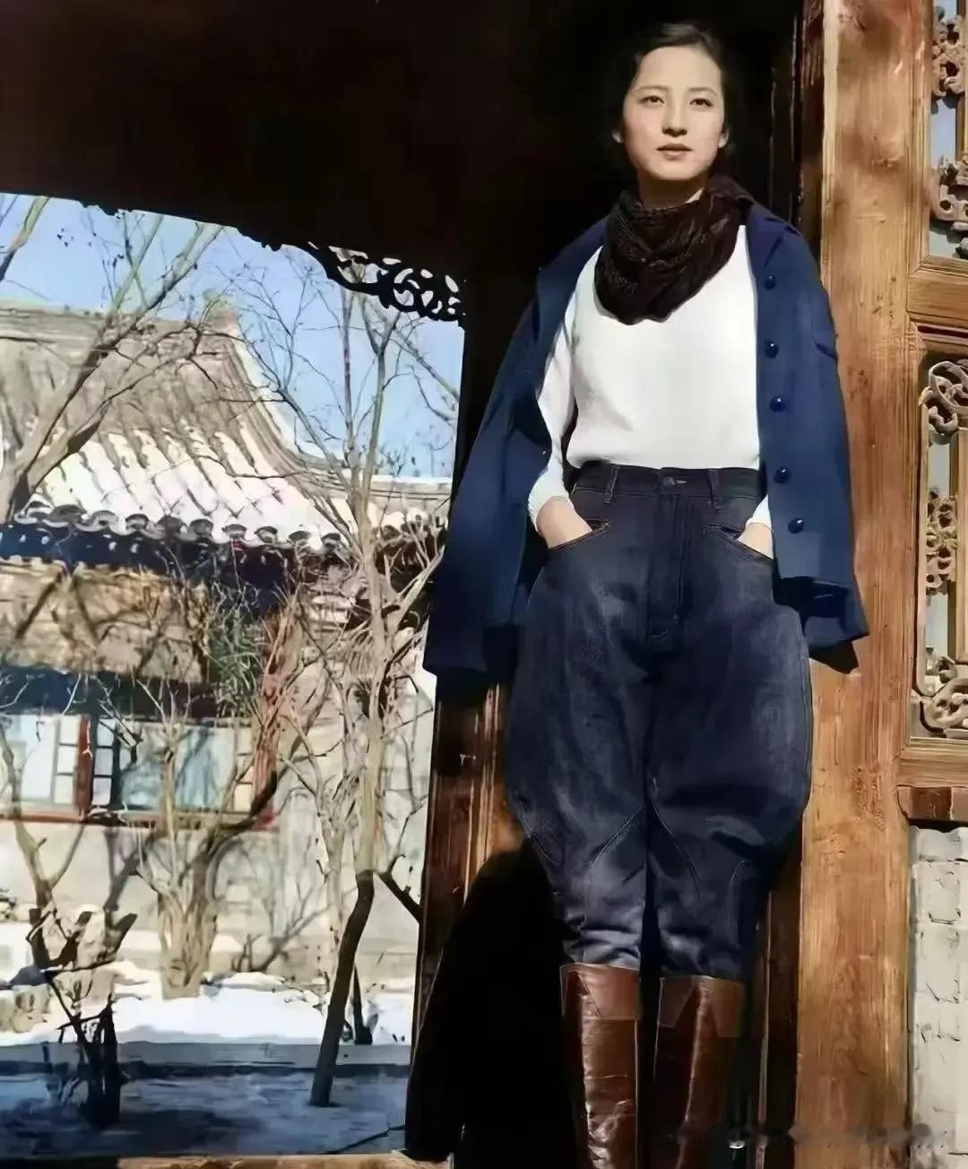 看了林徽因这张照片，突然就理解以冰心为代表的优秀女性为何讨厌她了。
 
1935