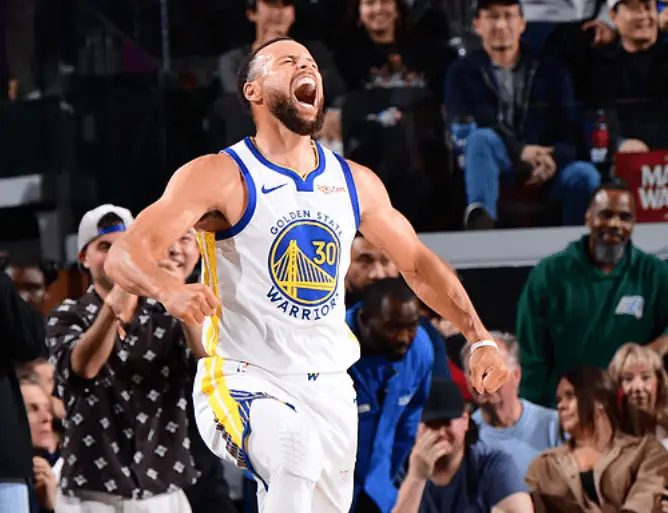 附加赛勇士力克快船，库里上半场9中2仅得8分，下半场14中10狂砍27分4助攻1