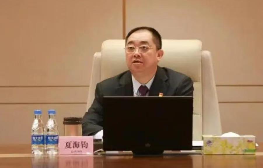 许家印是不是给夏海钧打工的？
1，香港法院在同一时间，在2024年6月24日，分