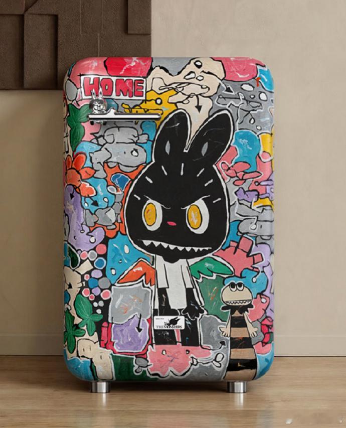 真的看不懂了！泡泡玛特这款 LABUBU 冰箱原价 5999 元，二手直接炒到 