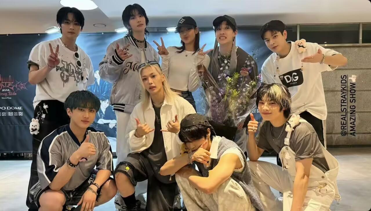 Lisa去看了StrayKids的演唱会 ​​​