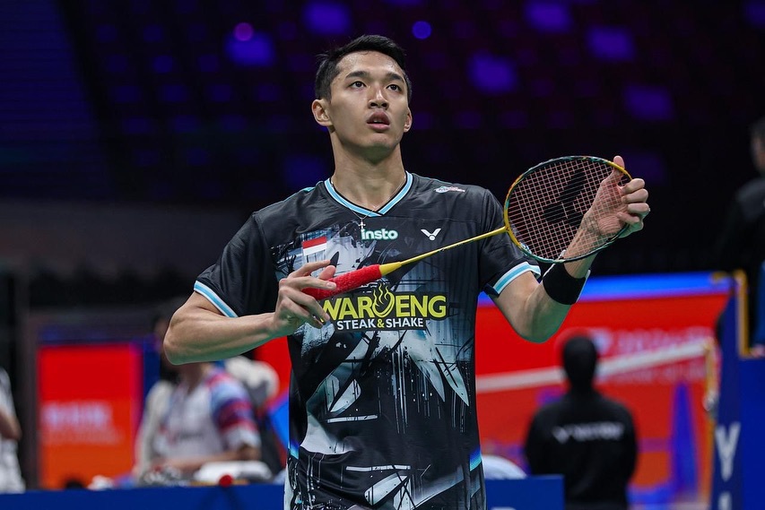 乔纳坦🇮🇩 21-18、21-15 🇸🇬郑加恒下轮对手：法汉🇮🇩 v