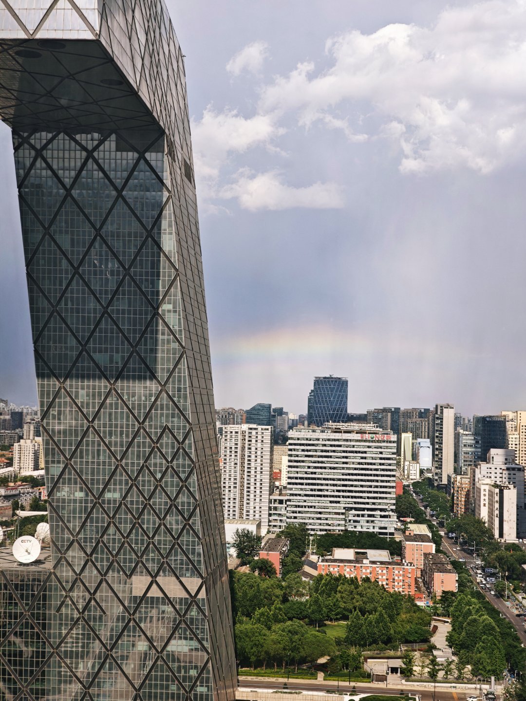 冰雹下午在国贸能看见彩虹🌈