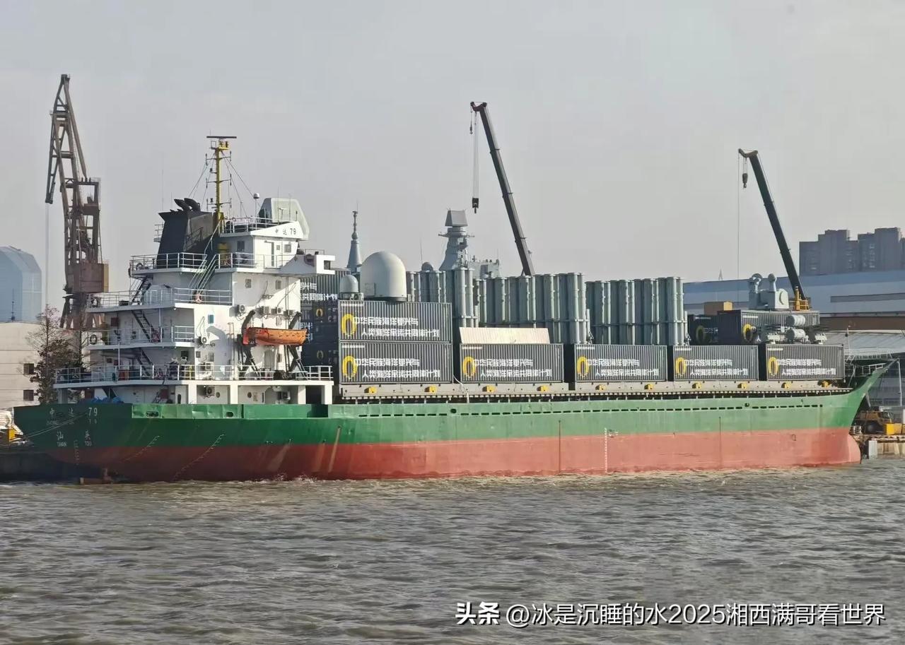 近日，中国互联网出现一组疑是装有导弹发射管、火控雷达、多管近防炮配置的民营远洋集