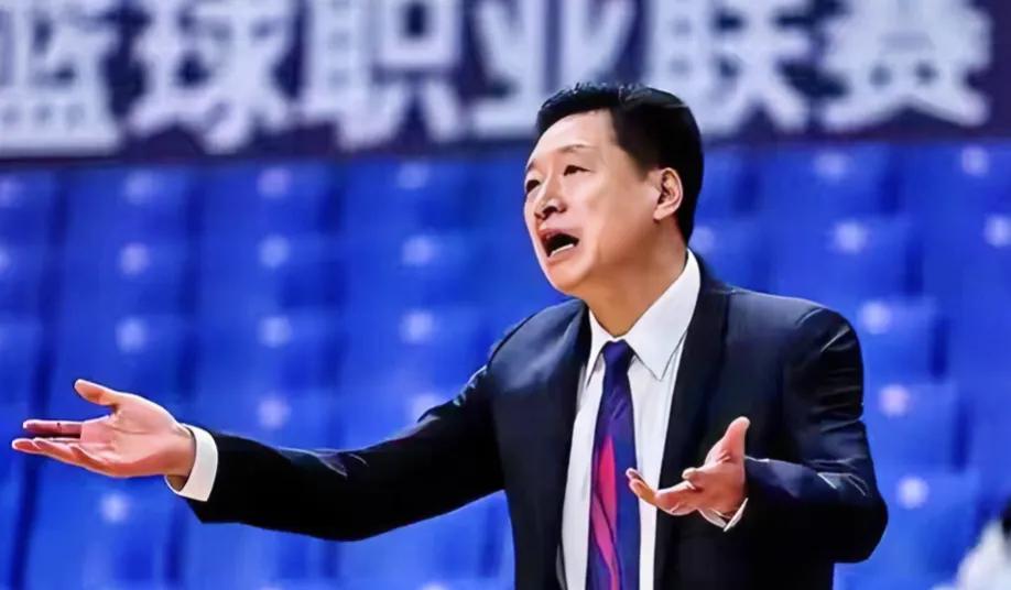 #中国男篮的真正软肋究竟在哪里？#软肋在传承，后继无人，爹是英雄儿也不乍地，那还