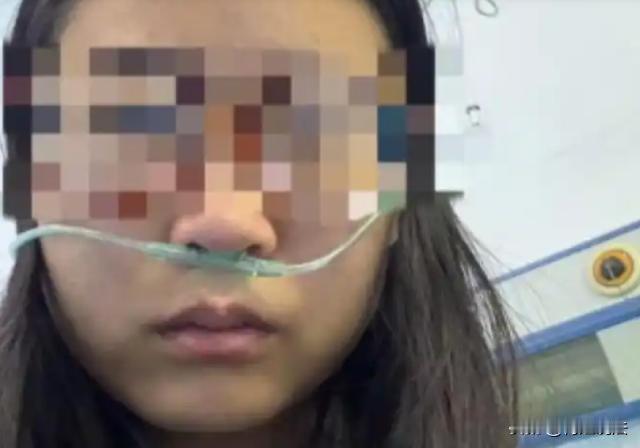 内蒙古，一名女子在一家电器公司上班，老板拖欠工资良久，女子到店内找老板协商沟通，