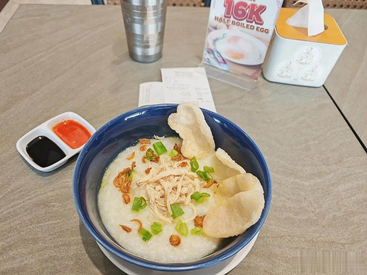 你早餐超过20块钱了吗？
今天体验了下印度尼西亚的高铁站🚄
早餐
一碗鸡肉粥，