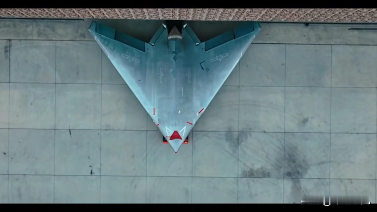 人民空军正式发布，新家伙，竟是玄龙！

吊足了大家的胃口，并没有什么新家伙，只是