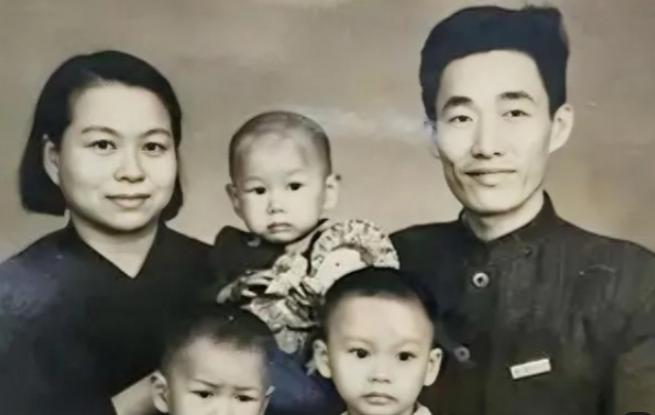 1947年，中统特务陈梦麟喝多了，酒后口无遮拦，拍着同僚张一锋的肩膀吹牛：“礼拜