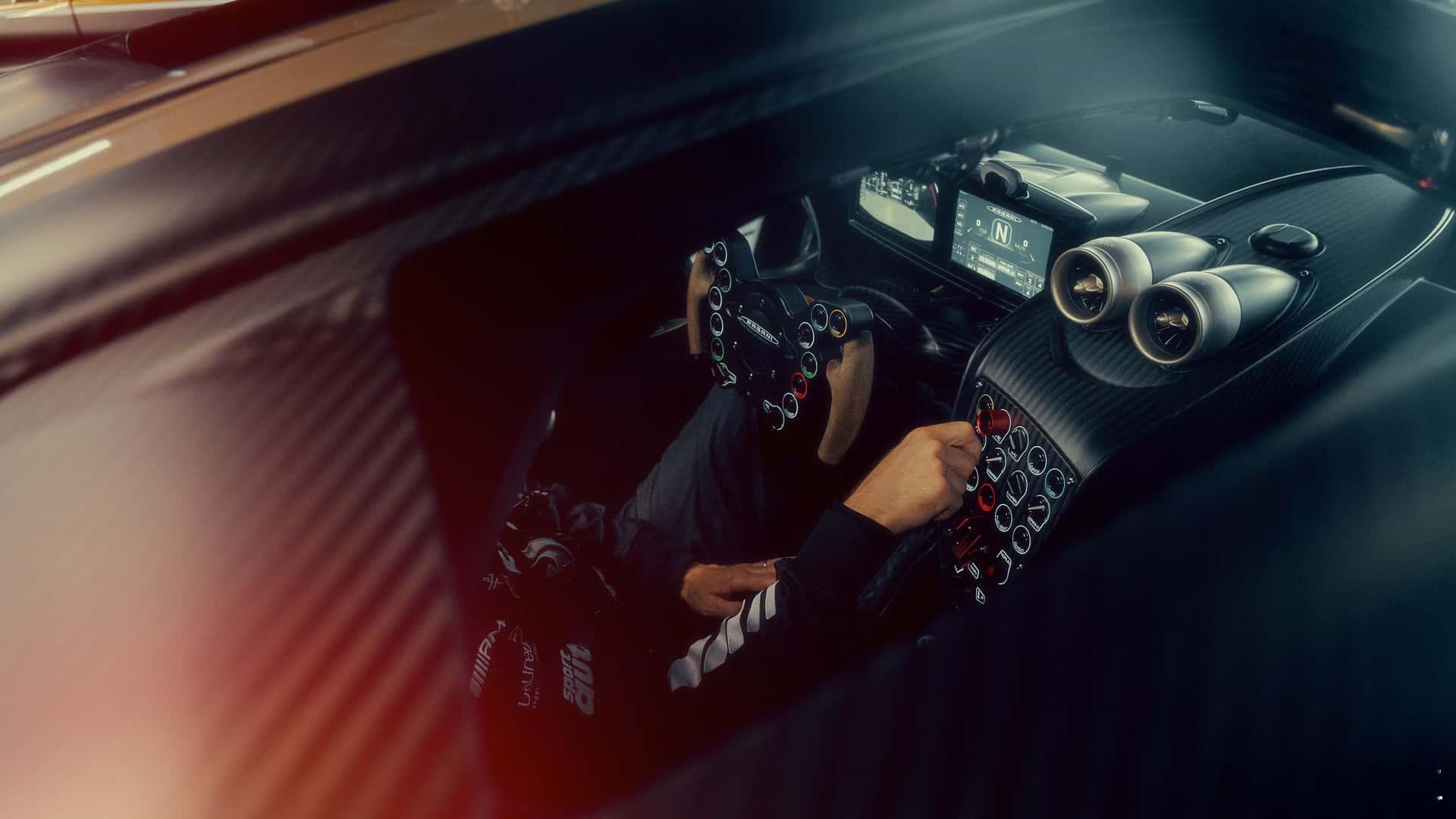Huayra R Evo，这款车是帕加尼专为赛道打造，为帕加尼的“Arte in