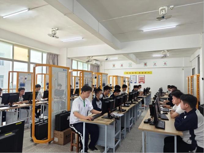 过去几十年里，很多家庭都有一个共同目标：考高中、上大学、读名校，希望通过学历改变
