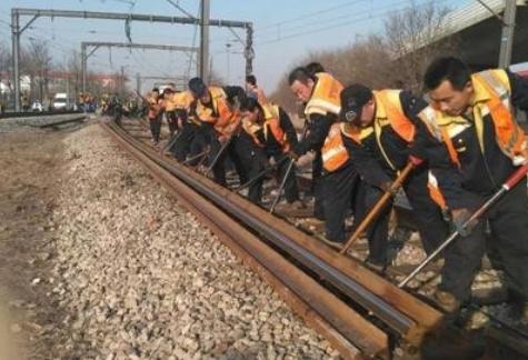 90%的人不知道，我国每年报废的钢轨多达上百万吨，为什么我们平时很少看到它们？铁