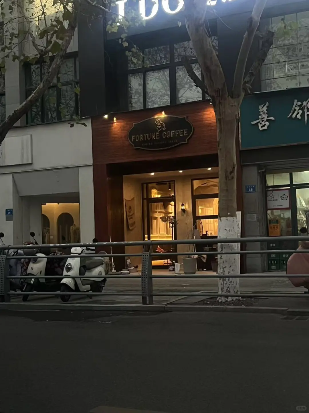一家开在小城的咖啡馆