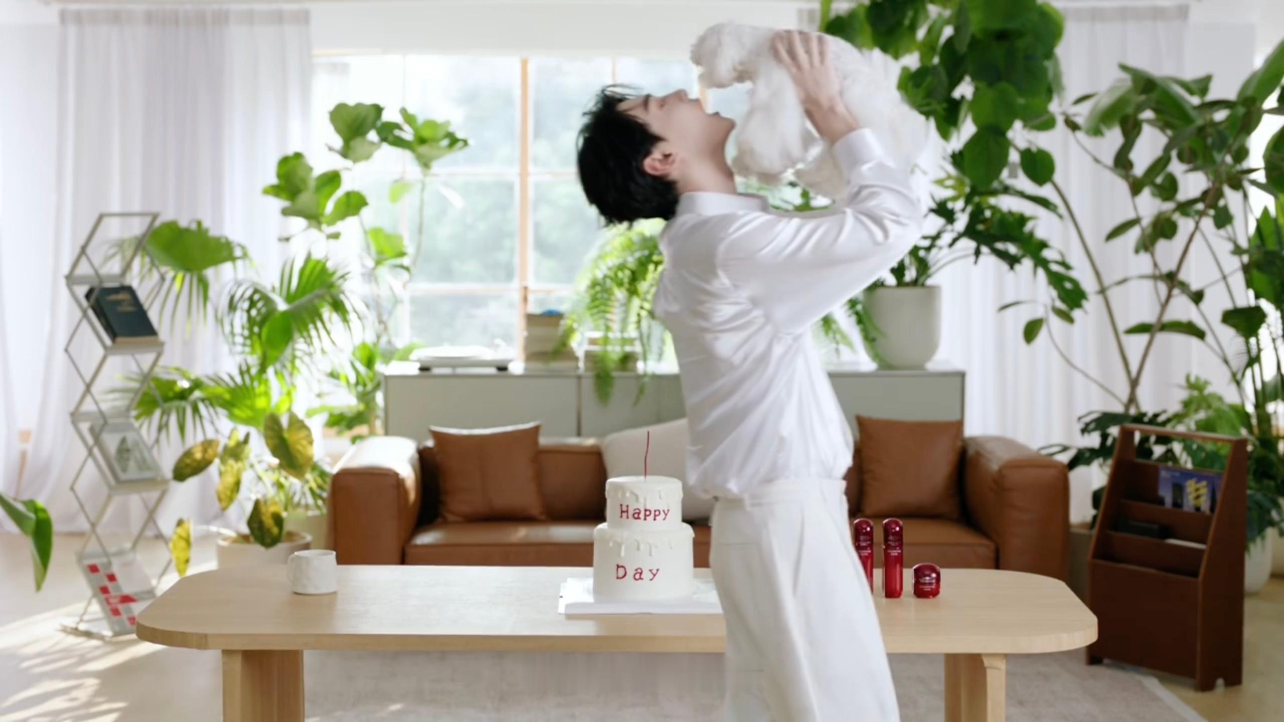 摸摸小狗头：不是来吃你的(´･ω･)ﾉ(._.`)韩束 田栩宁 ​​​
