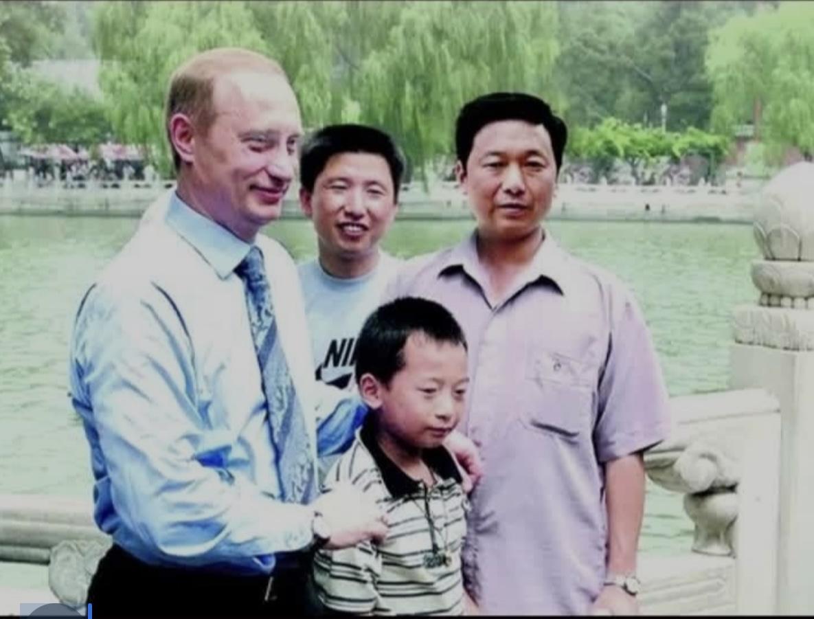 普京再次见到了26年前亲手抱过的中国小男孩
5月20日，俄罗斯总统普京在北京见到