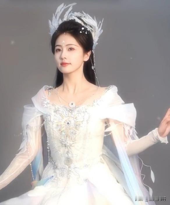 《白月梵星》：白鹿的上古神女海报来了，大家觉得这个服化道和妆容，能撑得起来么？