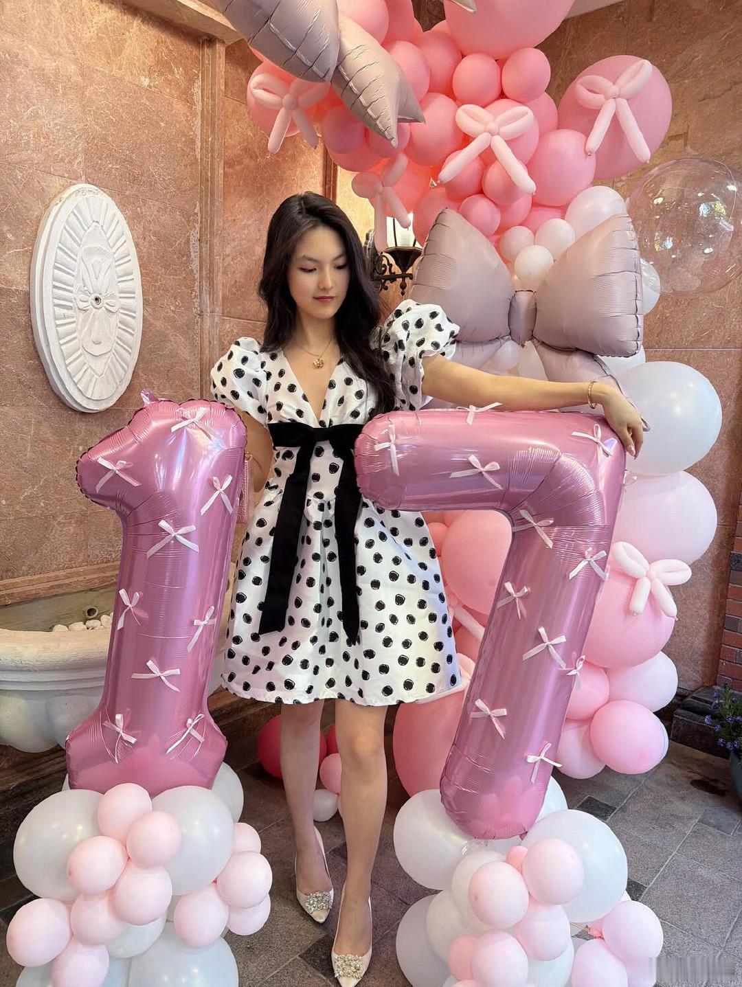 王诗龄17岁生日近照17岁王诗龄状态 王诗龄17岁生日近照，这个生日场景布置得也