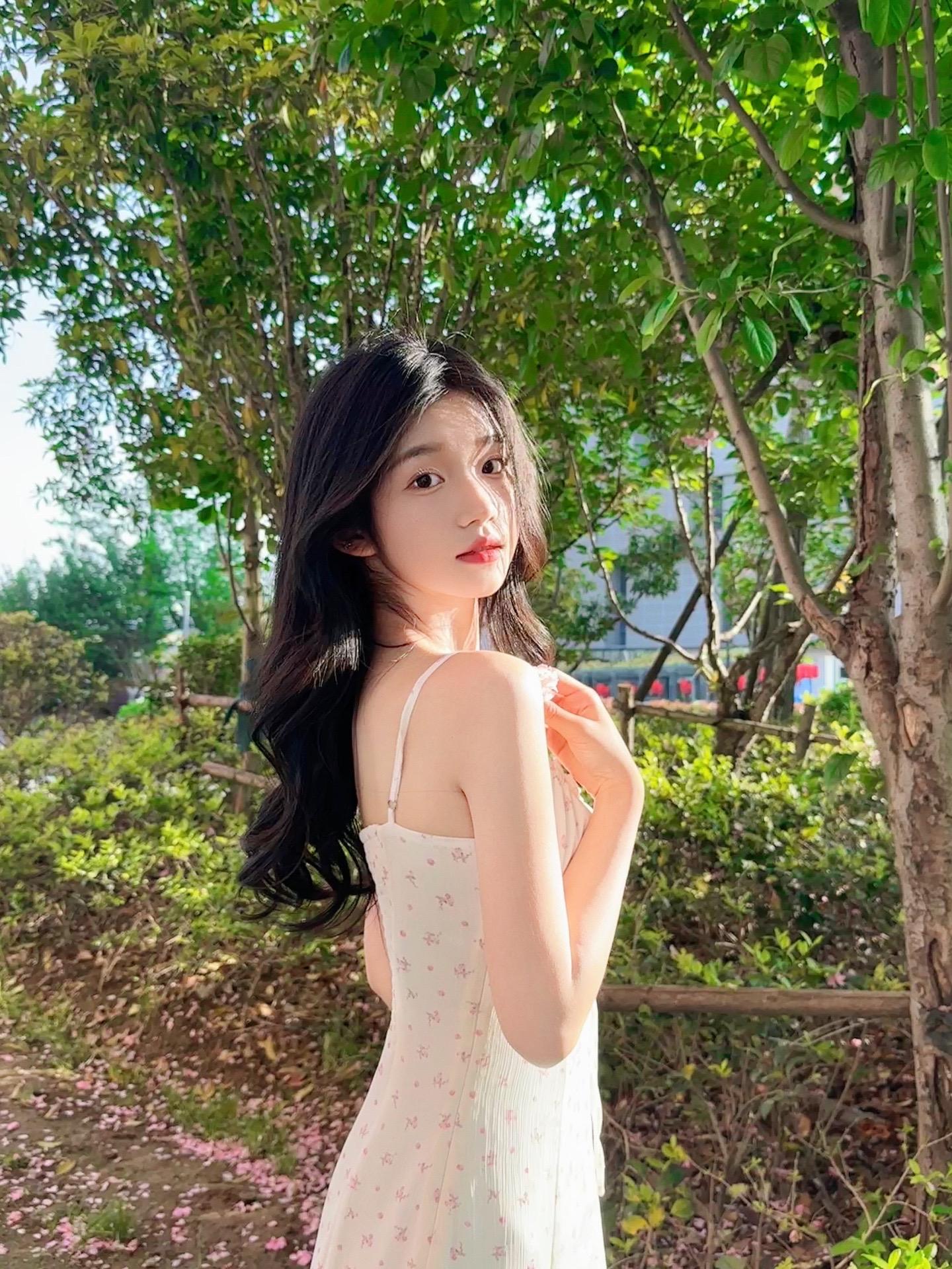 蝉鸣不止的夏日。