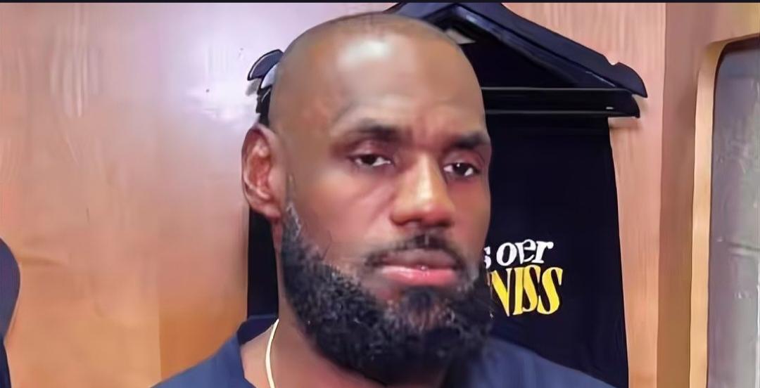 詹姆斯为何对驱逐新秀蒂耶罗怒不可遏？
在火箭115-96大胜湖人的季后赛G4赛后