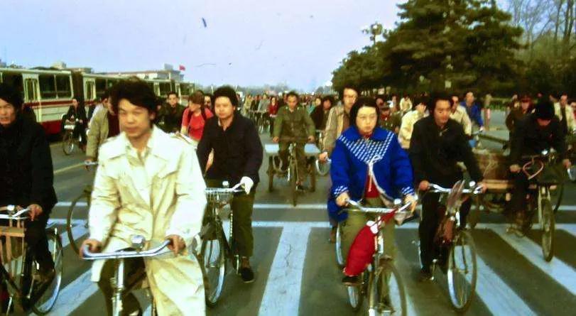 “一周五天工作制度，为什么在我国刚被提出时会遭到强烈反对？部分人强烈谴责：“中国