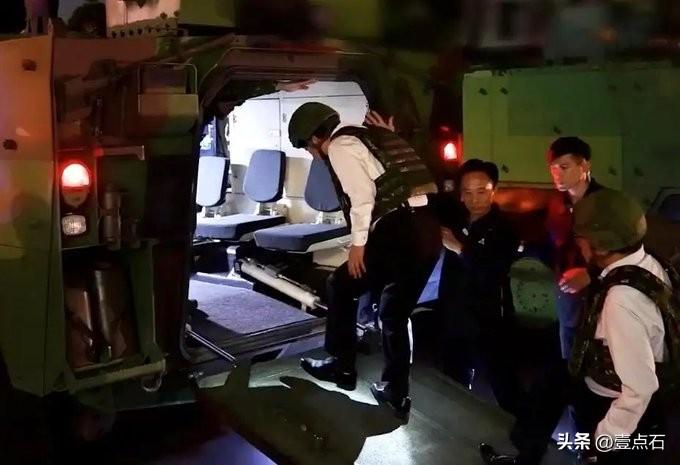 赖桑坐上装甲车快速逃跑至衡山指挥所，研究下一步如何靠飞机逃往本子！